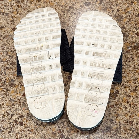 Sorel Black Slide Sandals with Ribbed Straps 9 - Picture 4 of 5